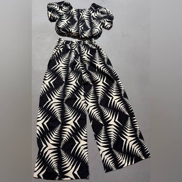 Stylish Black and White Women's Jumpsuit - Picture 7 of 9